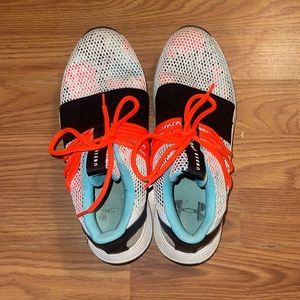 Women under armor shoes size 7